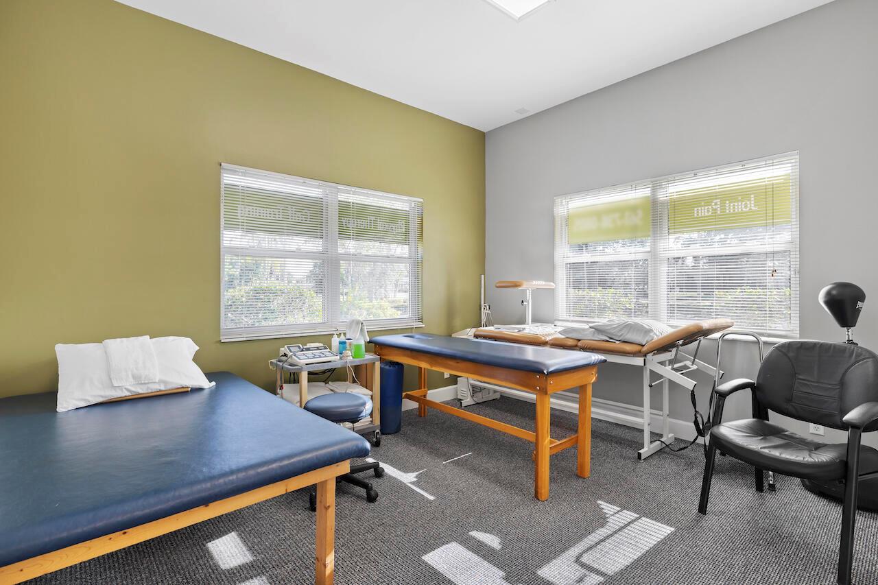 BOYNTON ISLES - Commercial Sale