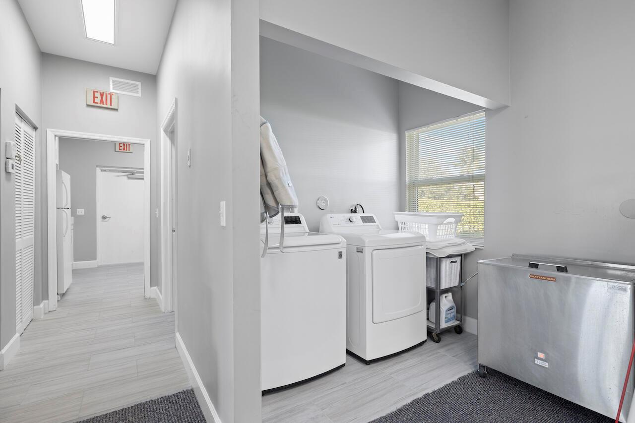 BOYNTON ISLES - Commercial Sale