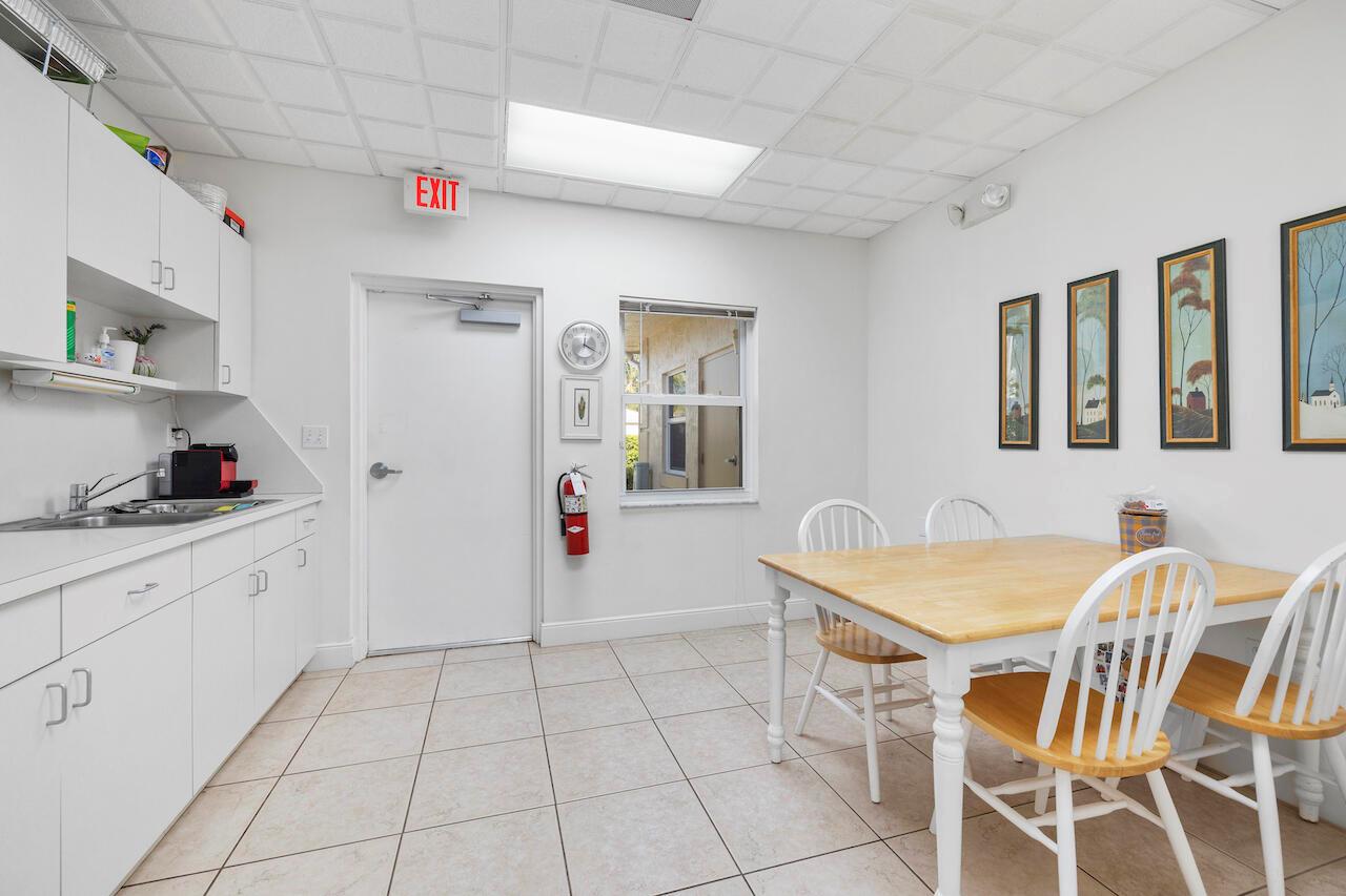 BOYNTON ISLES - Commercial Sale