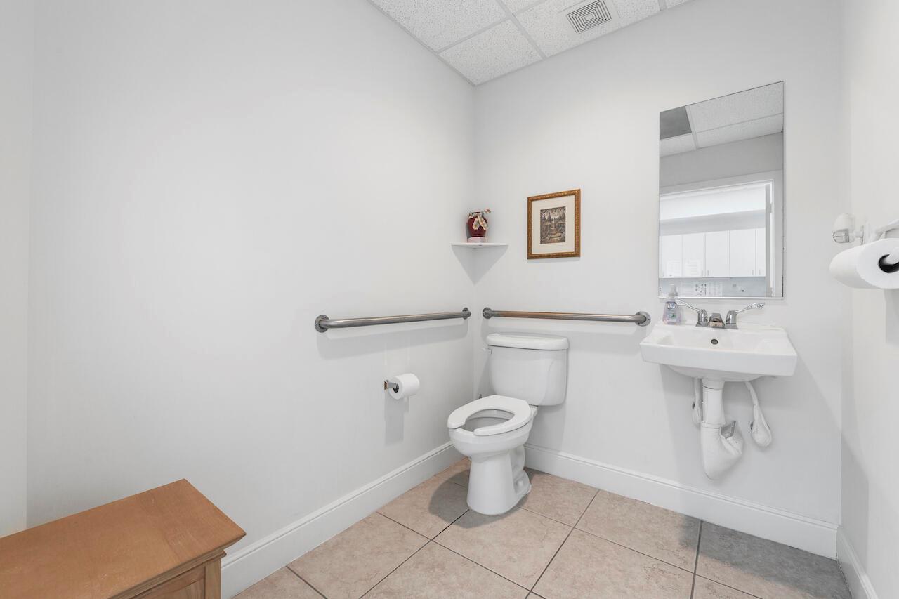 BOYNTON ISLES - Commercial Sale