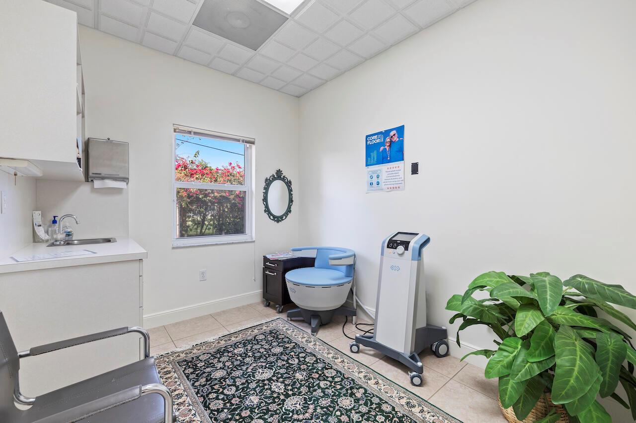 BOYNTON ISLES - Commercial Sale