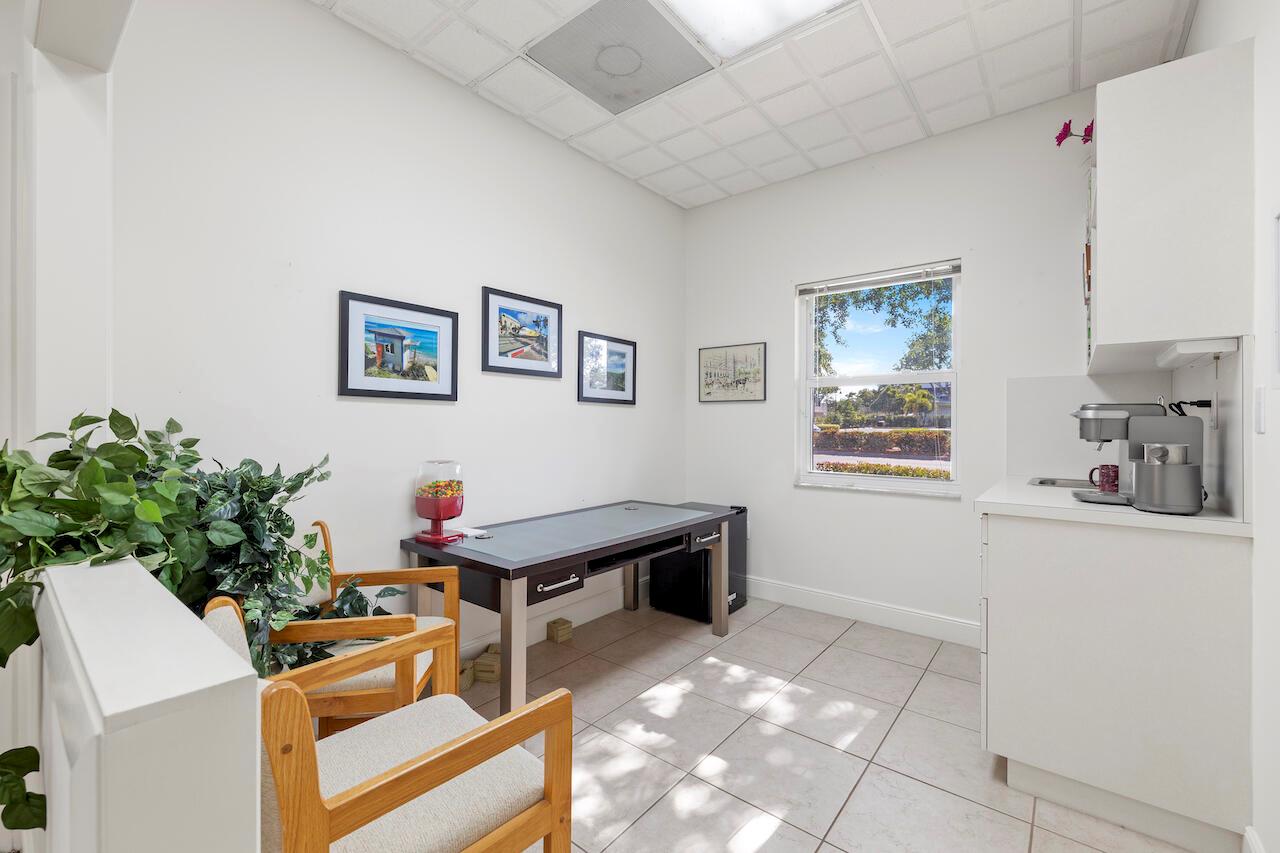 BOYNTON ISLES - Commercial Sale