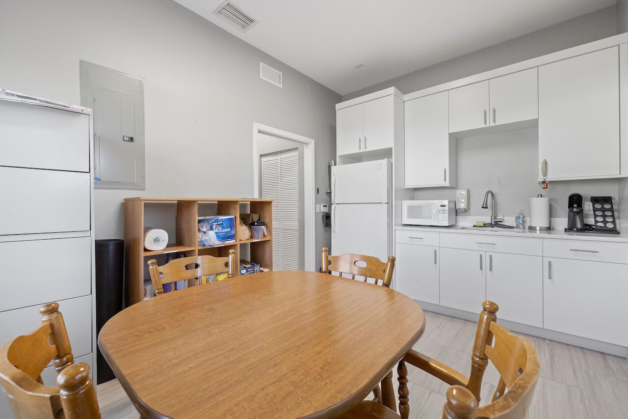 BOYNTON ISLES - Commercial Sale