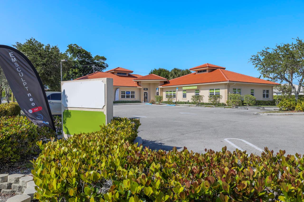 BOYNTON ISLES - Commercial Sale