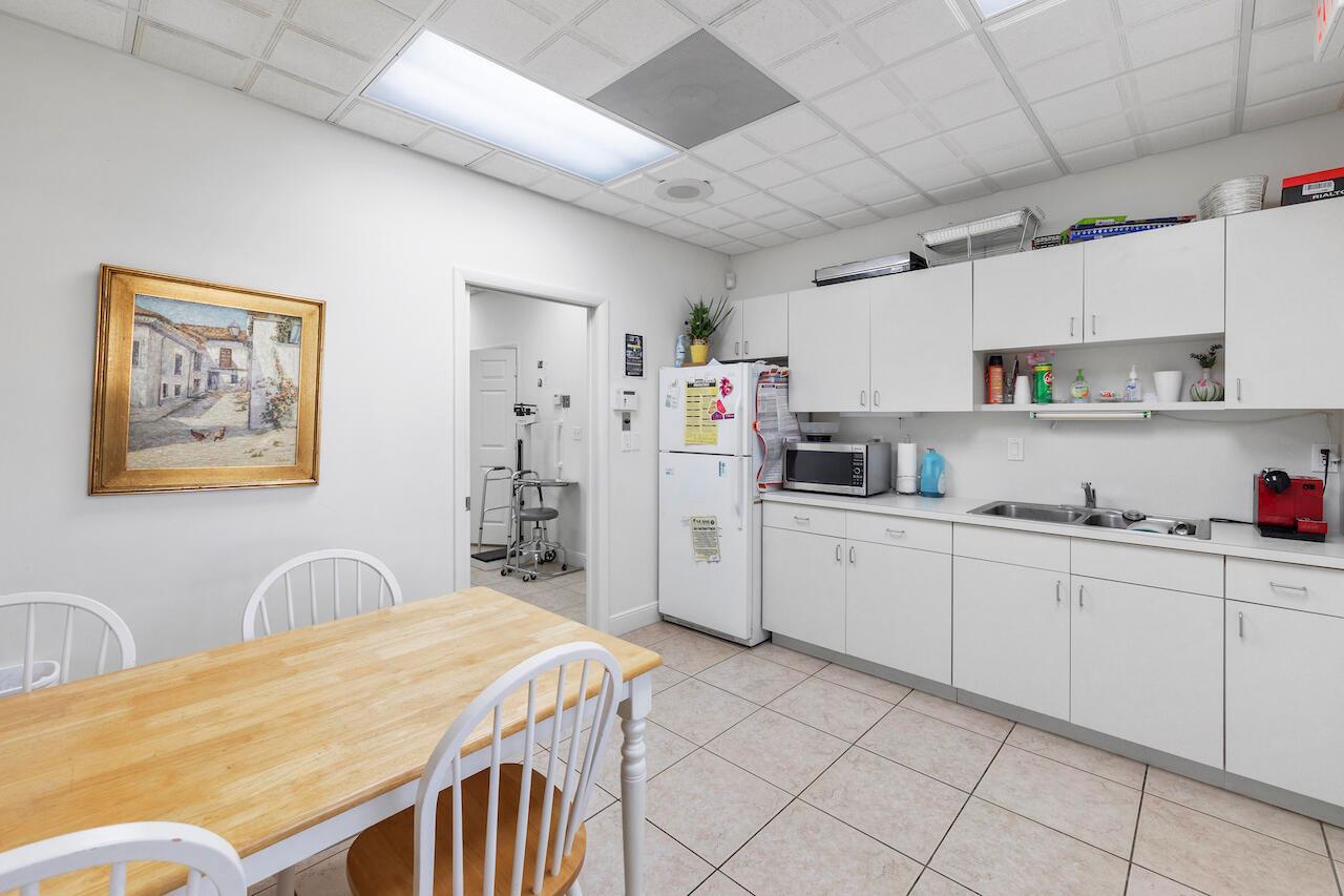 BOYNTON ISLES - Commercial Sale