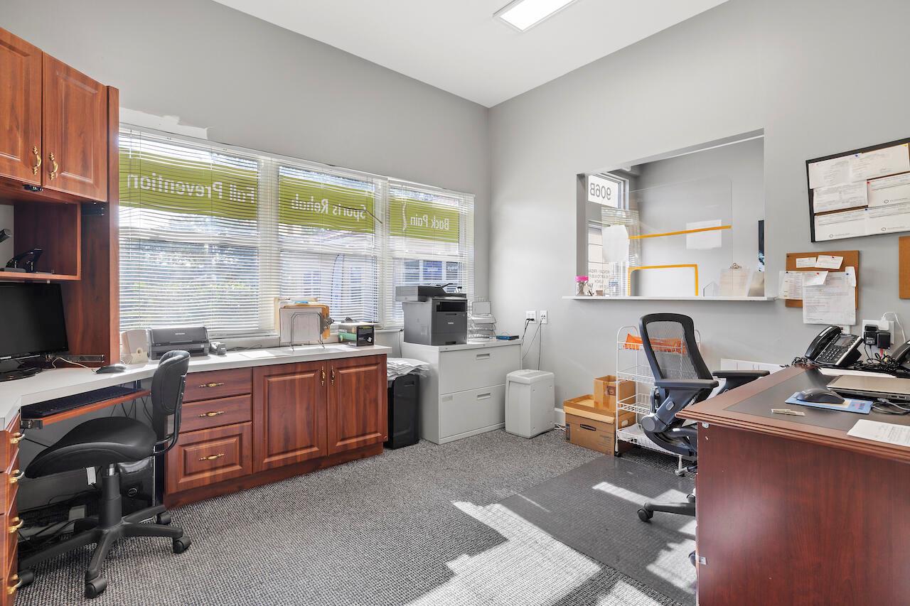 BOYNTON ISLES - Commercial Sale