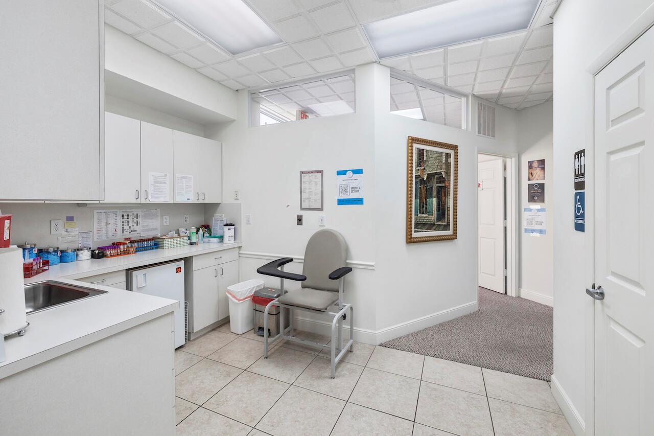 BOYNTON ISLES - Commercial Sale