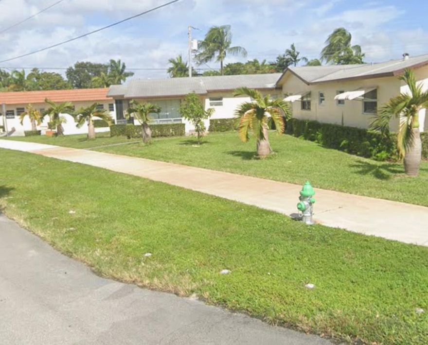 Nice 2-bedroom, 2-bathroom apartment. Nestled in the lively heart of Hollywood, this first-floor beauty provides convenient access to shopping, dining, and entertainment. Enjoy the ease of a short drive to I-95, along with walkability to Target, Starbucks, Publix, and a large shopping center. -Sign a 24-month lease and enjoy 1 month rent-free! Move in with just the first month's rent and a security deposit. Quick approval within 24 hours! - This bright and spacious apartment boasts a stunning new kitchen equipped with stainless steel appliances, along with roomy areas featuring large walk-in closets. Utility fee will be ready for water and trash. Don’t let this opportunity slip away—schedule a viewing today!