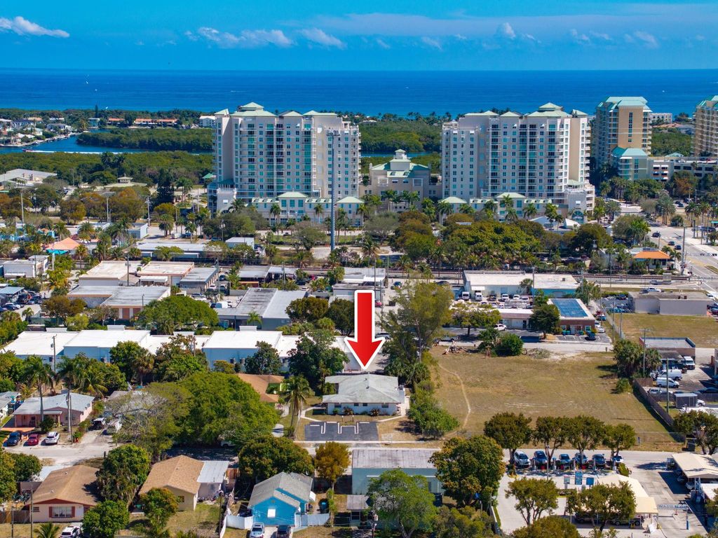 Photo of 400 NE 2nd Street, Boynton Beach, FL 33435 (MLS # F10555287)