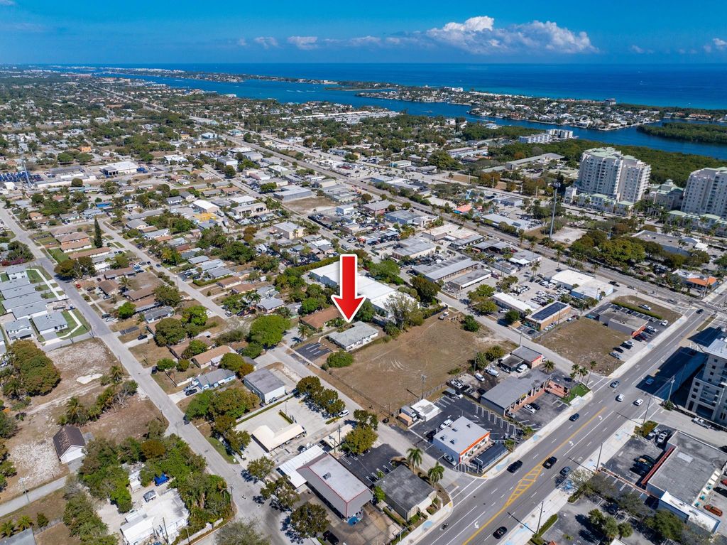 Photo of 400 NE 2nd Street, Boynton Beach, FL 33435 (MLS # F10555287)