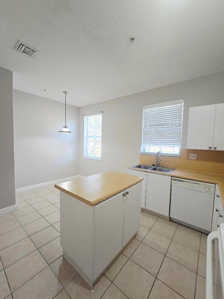 SHOMA TOWNHOMES AT ROYAL - Residential Lease