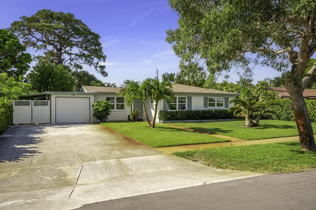 Photo of 837 W Jasmine Drive, West Palm Beach, FL 33403 (MLS # F10538995)