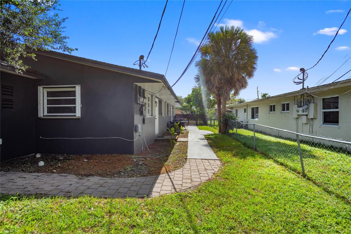 Woodlawn 11-28 B - Residential Lease