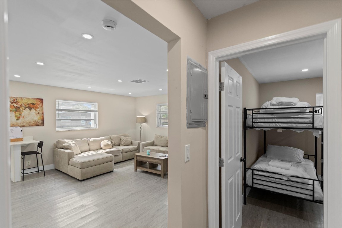 Woodlawn 11-28 B - Residential Lease