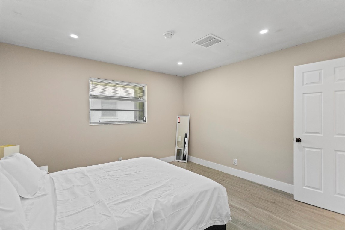 Woodlawn 11-28 B - Residential Lease