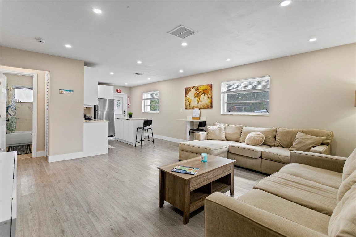 Woodlawn 11-28 B - Residential Lease