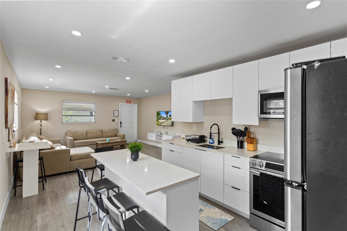 Woodlawn 11-28 B - Residential Lease