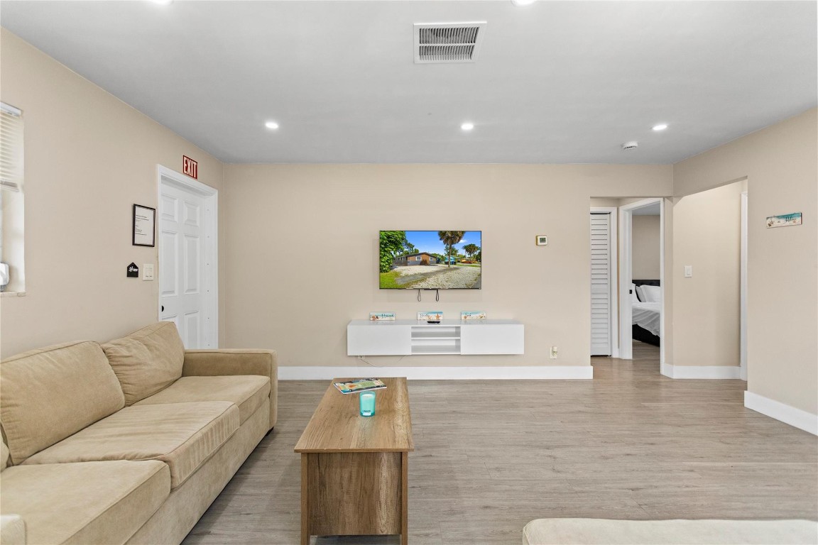 Woodlawn 11-28 B - Residential Lease