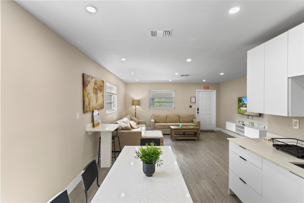 Woodlawn 11-28 B - Residential Lease