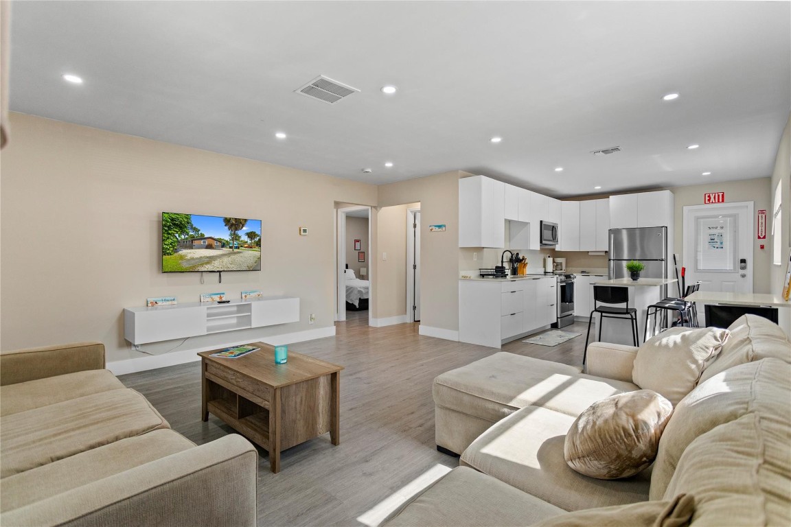 Woodlawn 11-28 B - Residential Lease