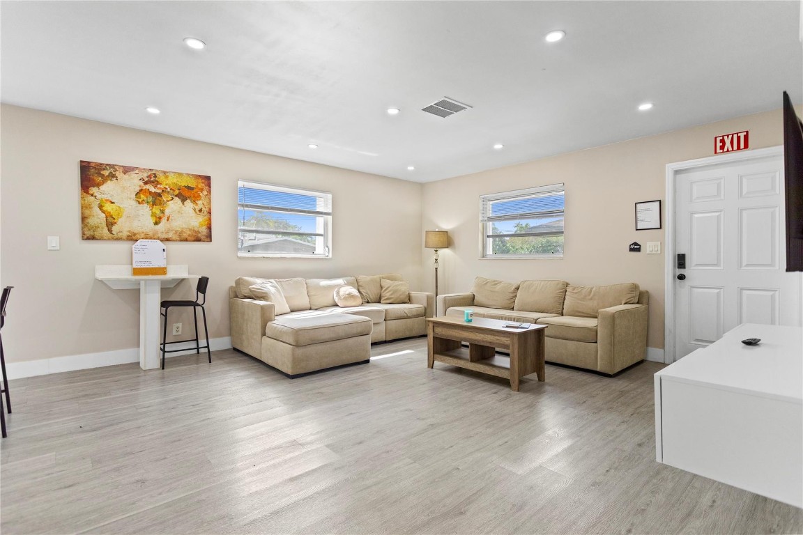 Woodlawn 11-28 B - Residential Lease