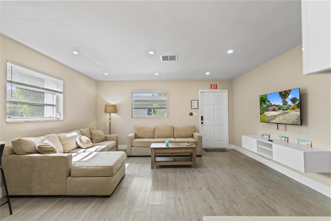 Woodlawn 11-28 B - Residential Lease