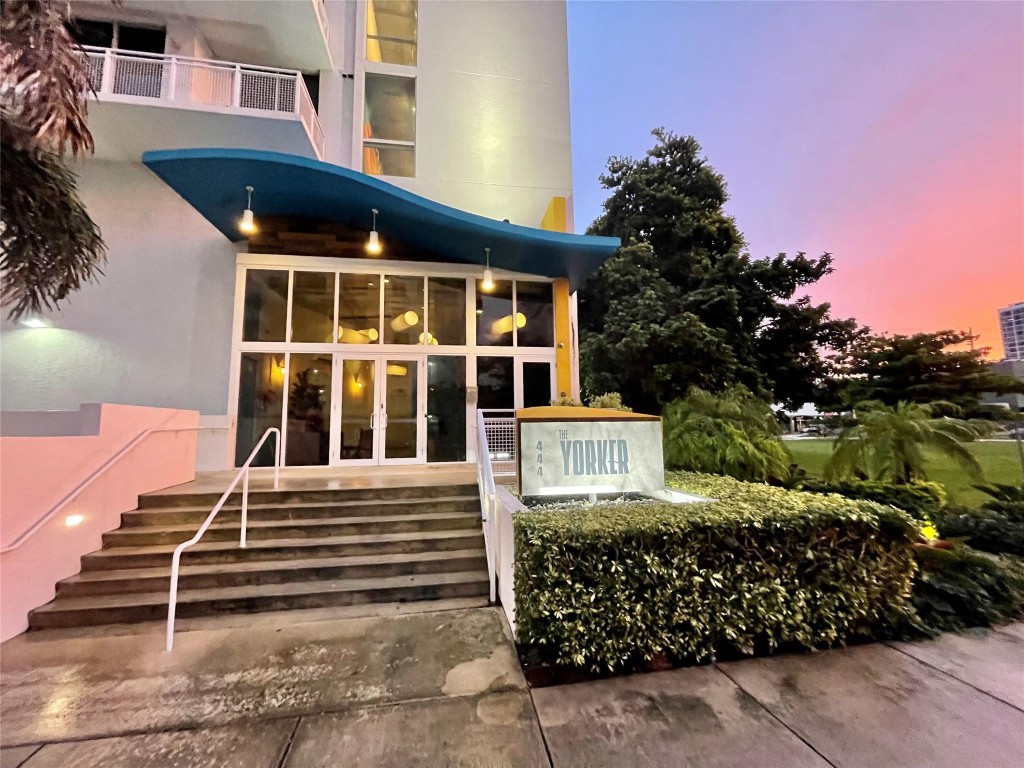 444 NE 30 Street 1006