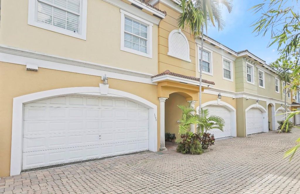 Photo of 3028 NE 5th Ter #12, Wilton Manors, FL 33334 (MLS # F10403766)