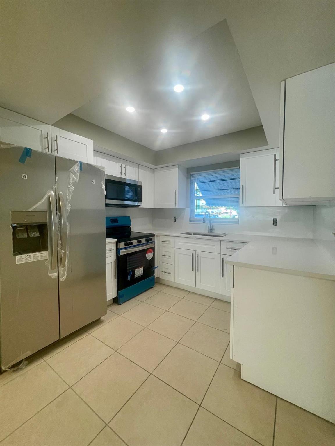 Remodeled 2 bedrooms 1 bath condo well located in East Pompano. Great Landlord that takes good care of the apartment. Large Storage Closet. Only one car allowed to park onsite. Near shopping, schools, hospitals, Major highways. Less than half mile to US1 and Lighthouse Point and basically in the middle of Beautiful beaches such as Deerfield Beach and Pompano Beach.