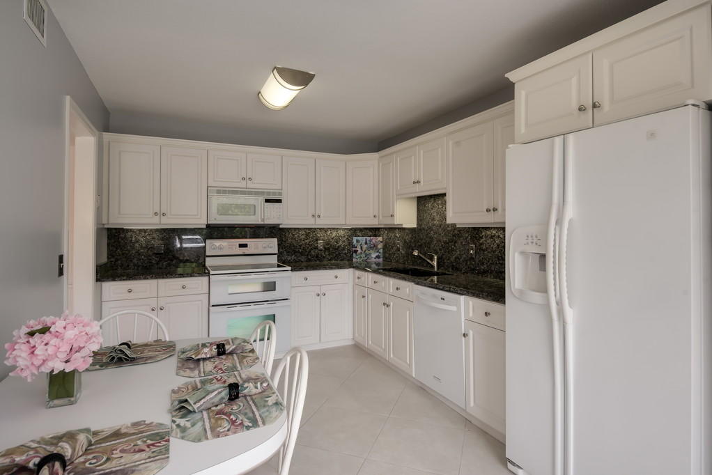 PIPERS LANDING GARDEN APTS AREA THREE - Residential