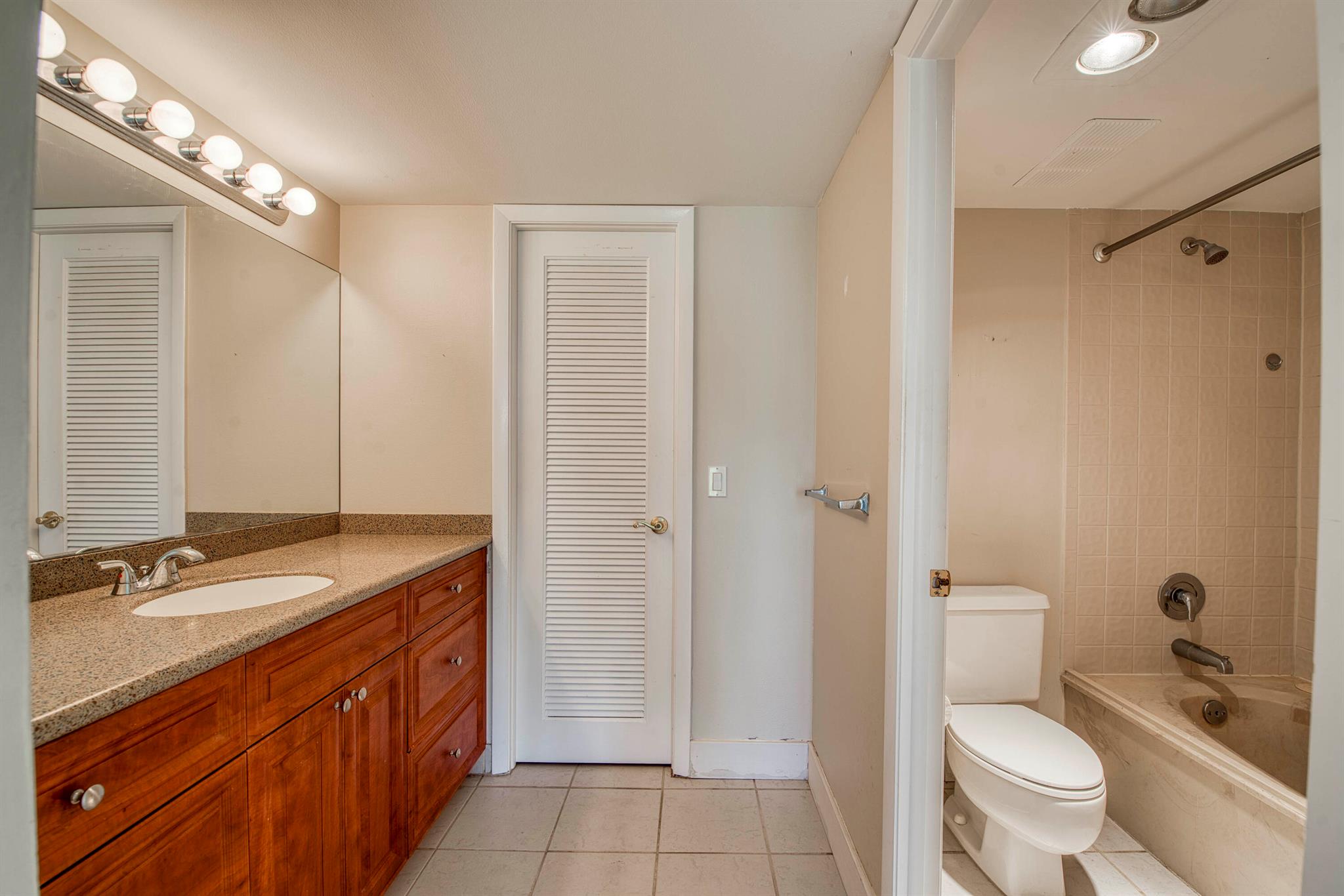 Marina Bay Condo - Residential