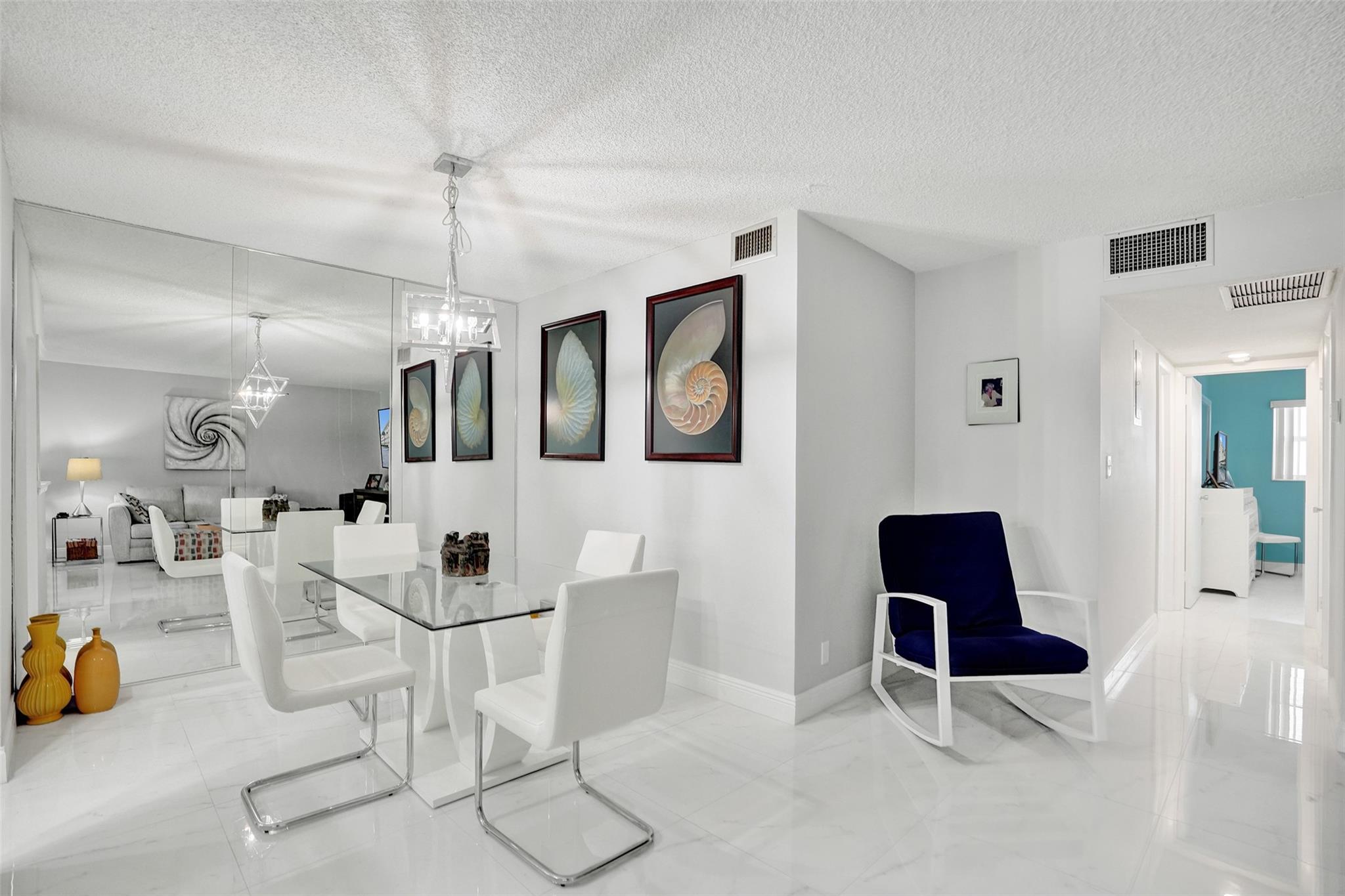 HAMPTON GARDENS - Residential