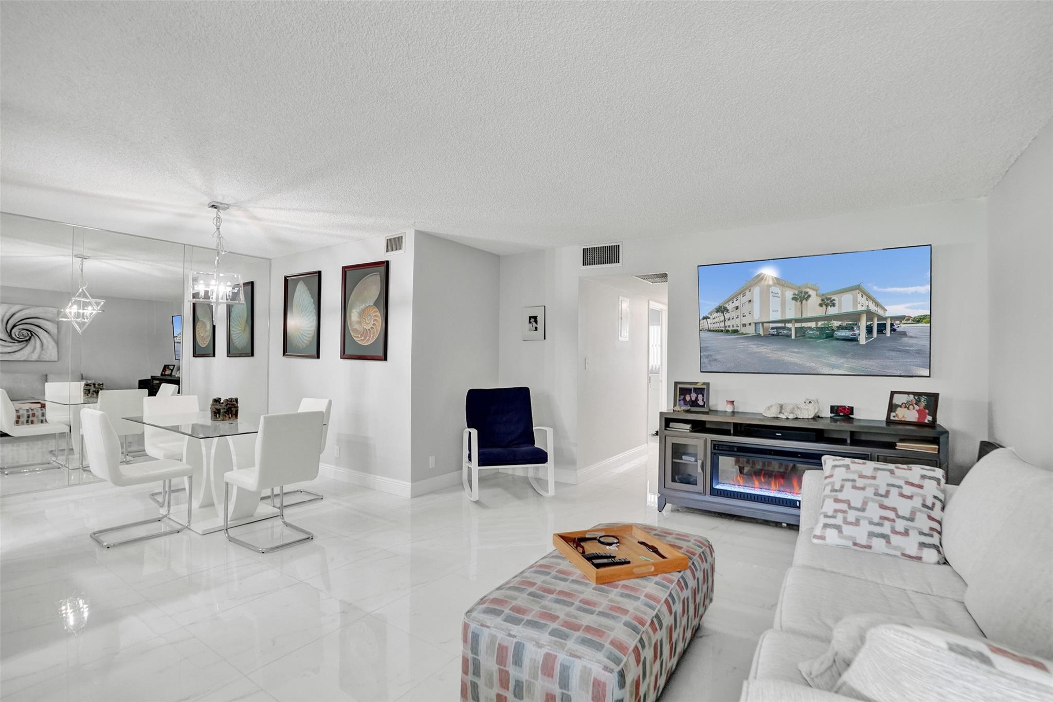 HAMPTON GARDENS - Residential