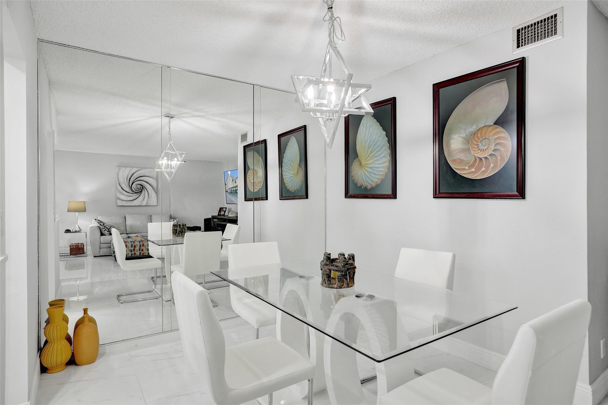 HAMPTON GARDENS - Residential