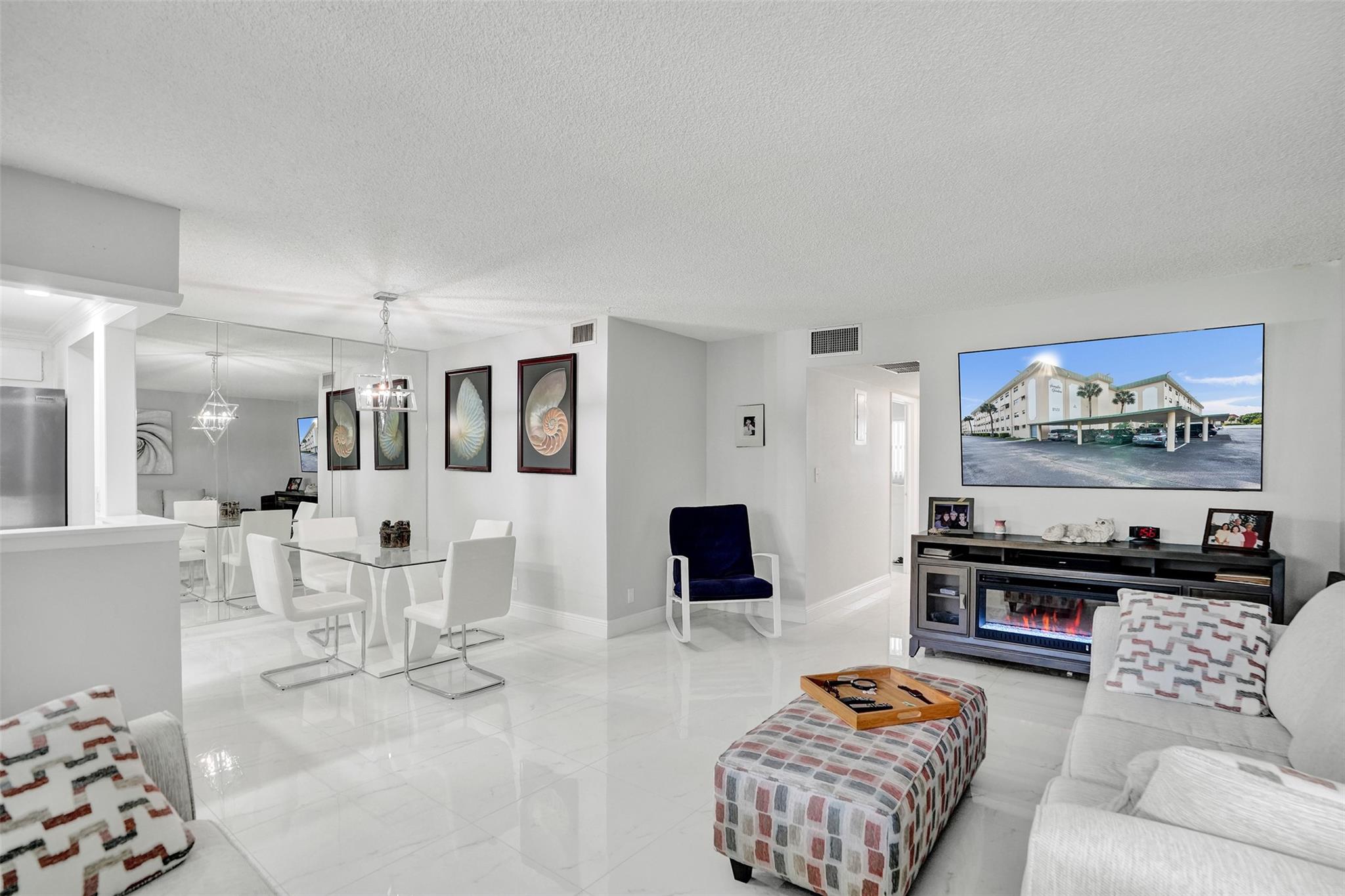 HAMPTON GARDENS - Residential