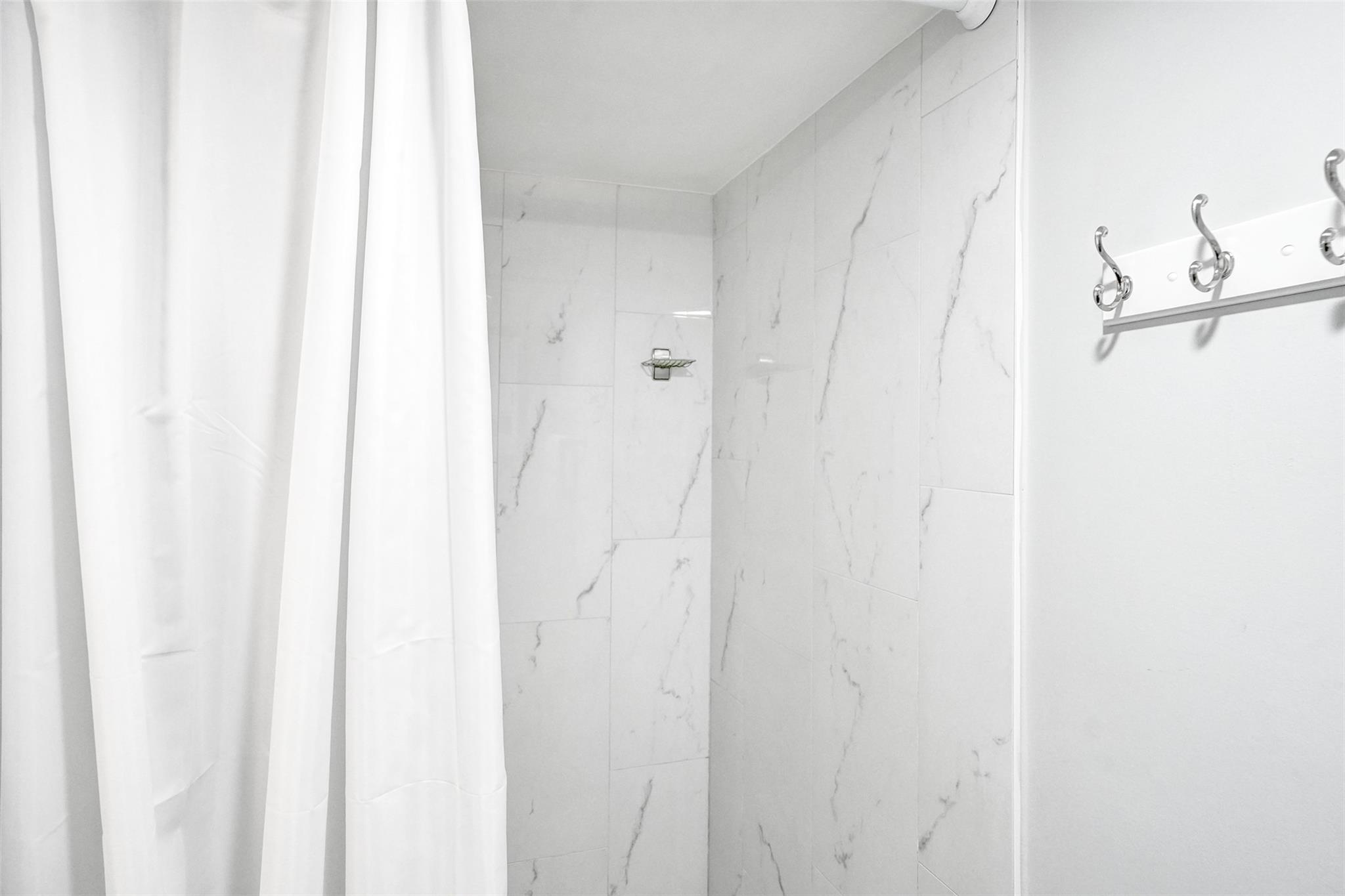 HAMPTON GARDENS - Residential