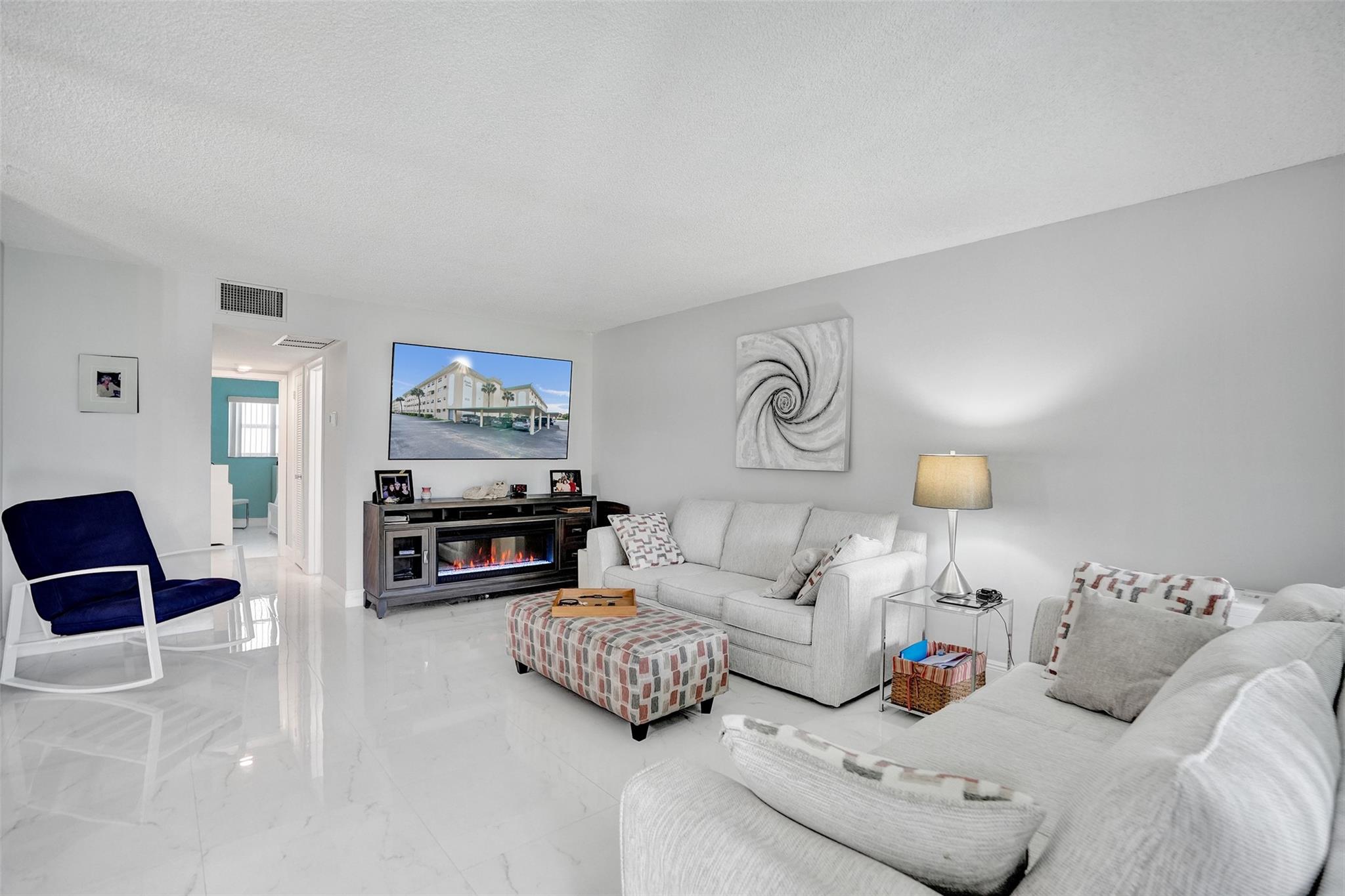 HAMPTON GARDENS - Residential