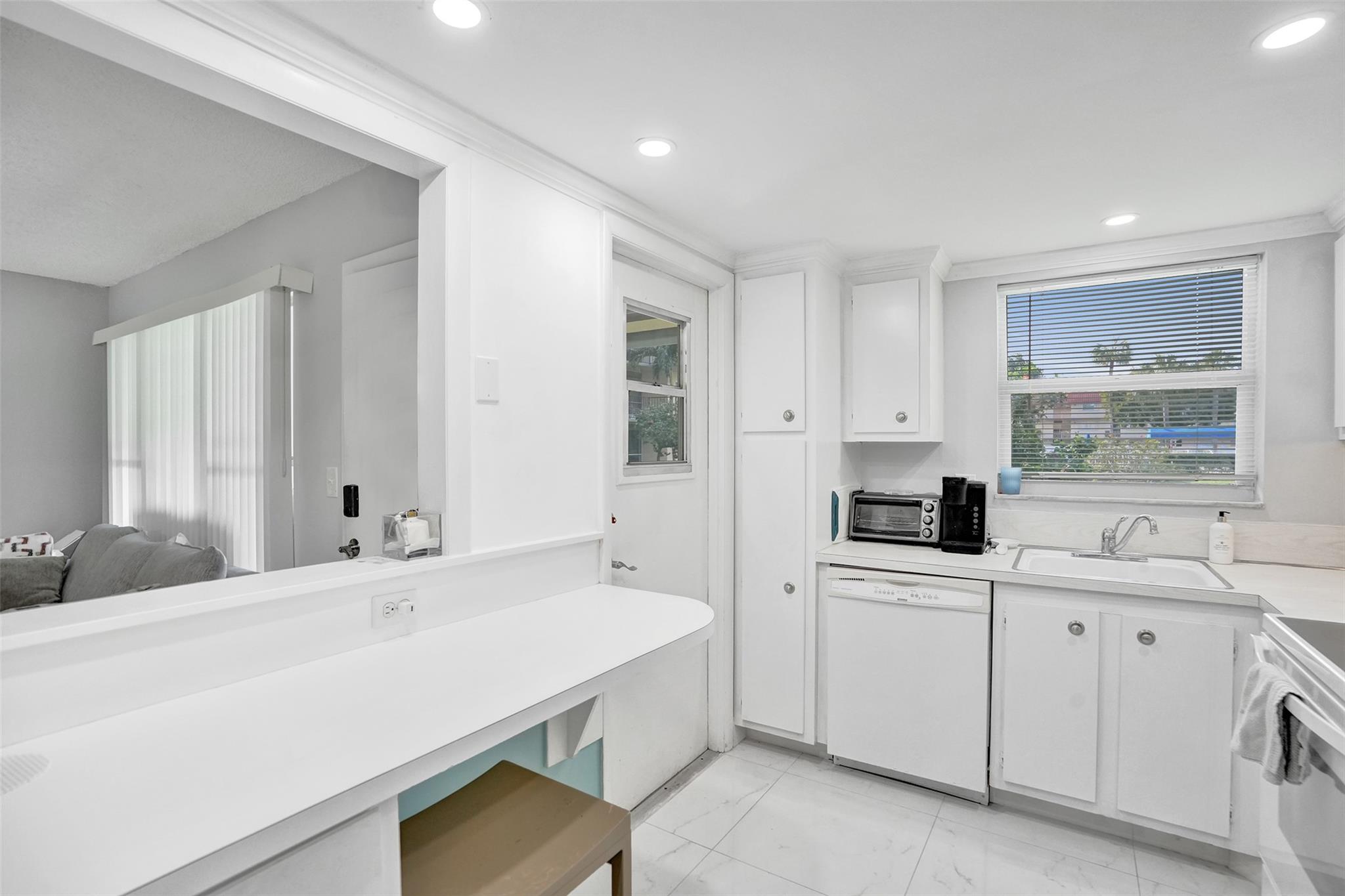 HAMPTON GARDENS - Residential