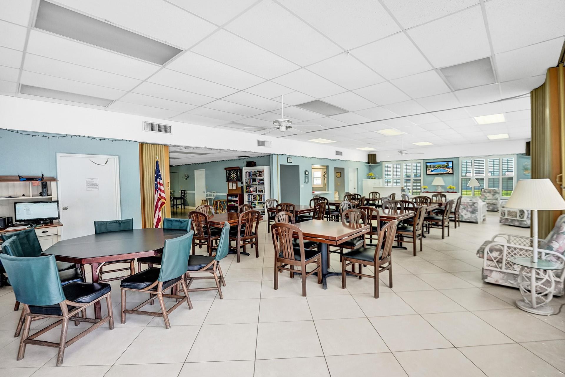 HAMPTON GARDENS - Residential