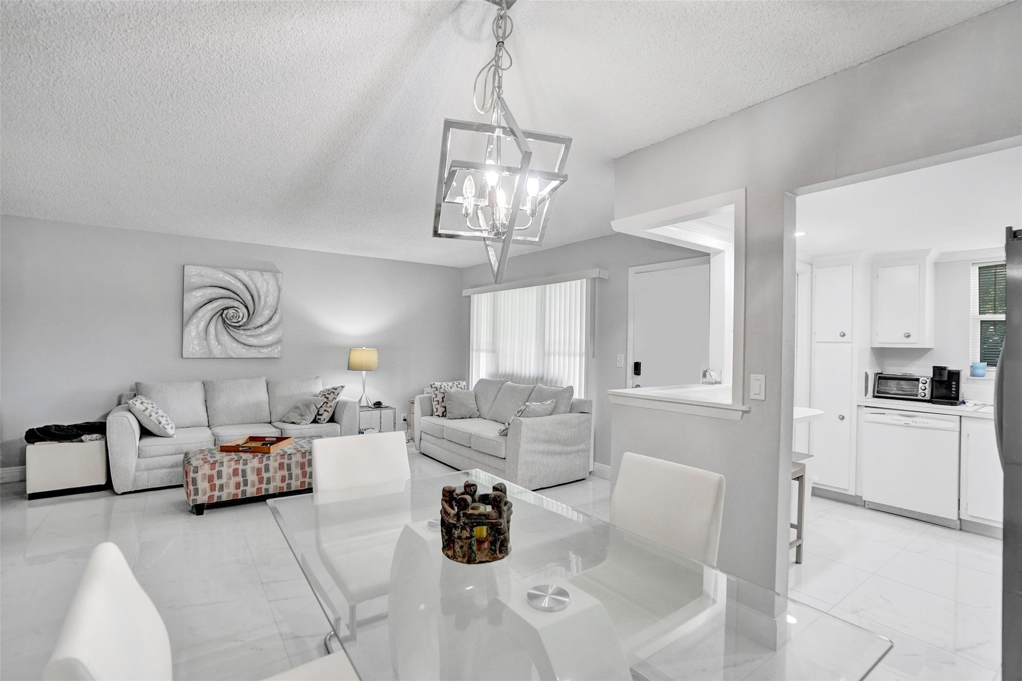 HAMPTON GARDENS - Residential