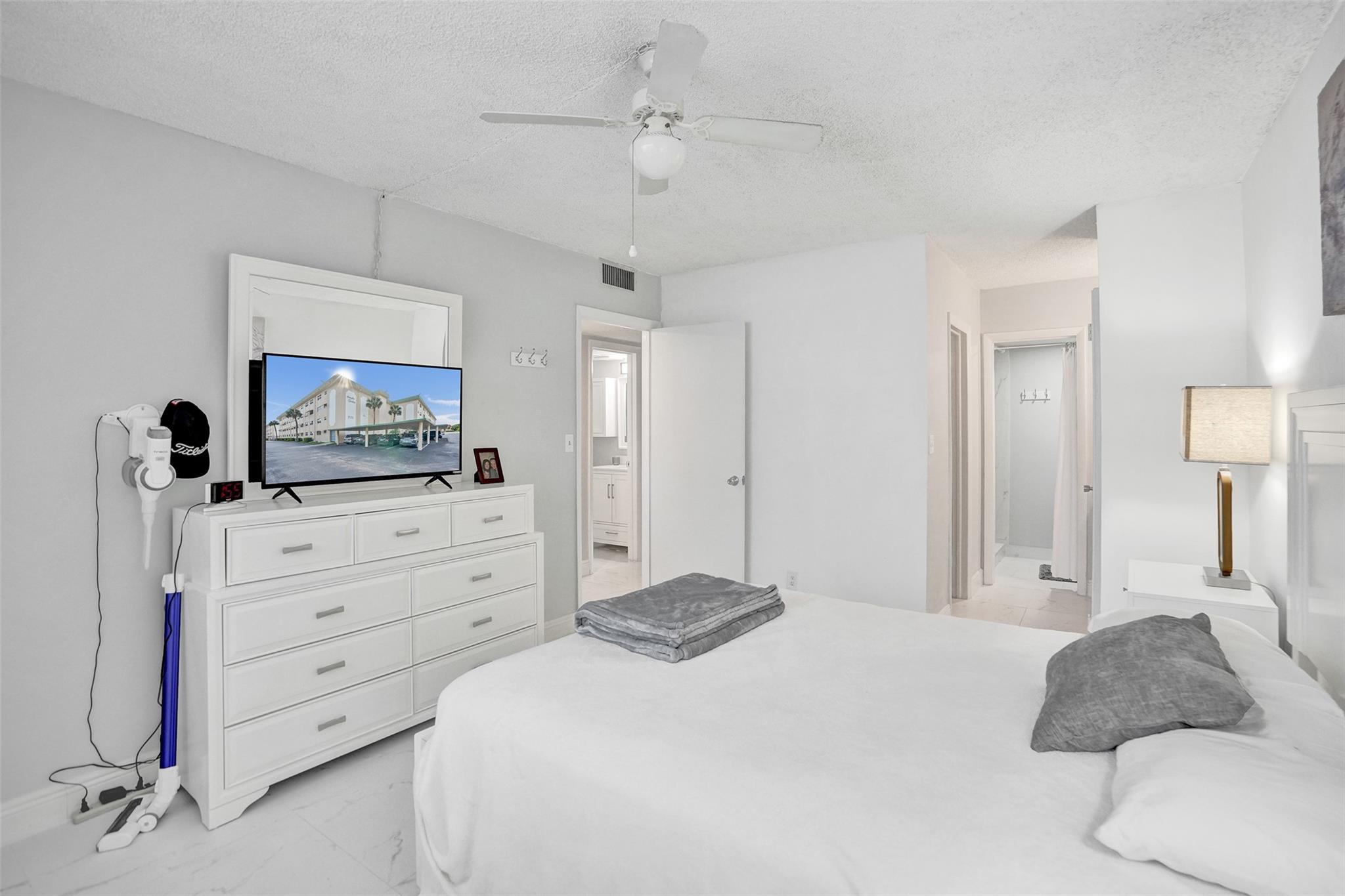 HAMPTON GARDENS - Residential