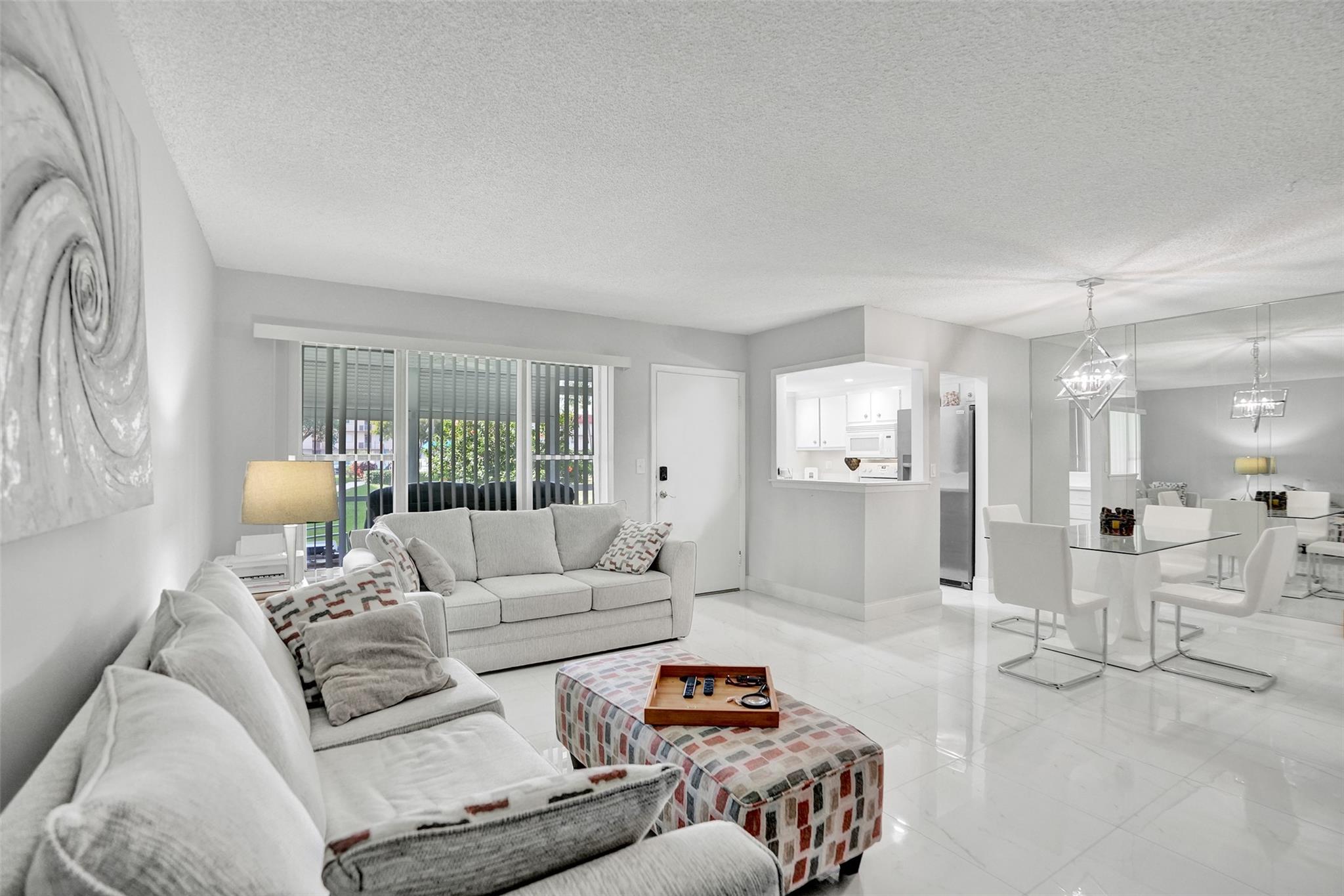 HAMPTON GARDENS - Residential