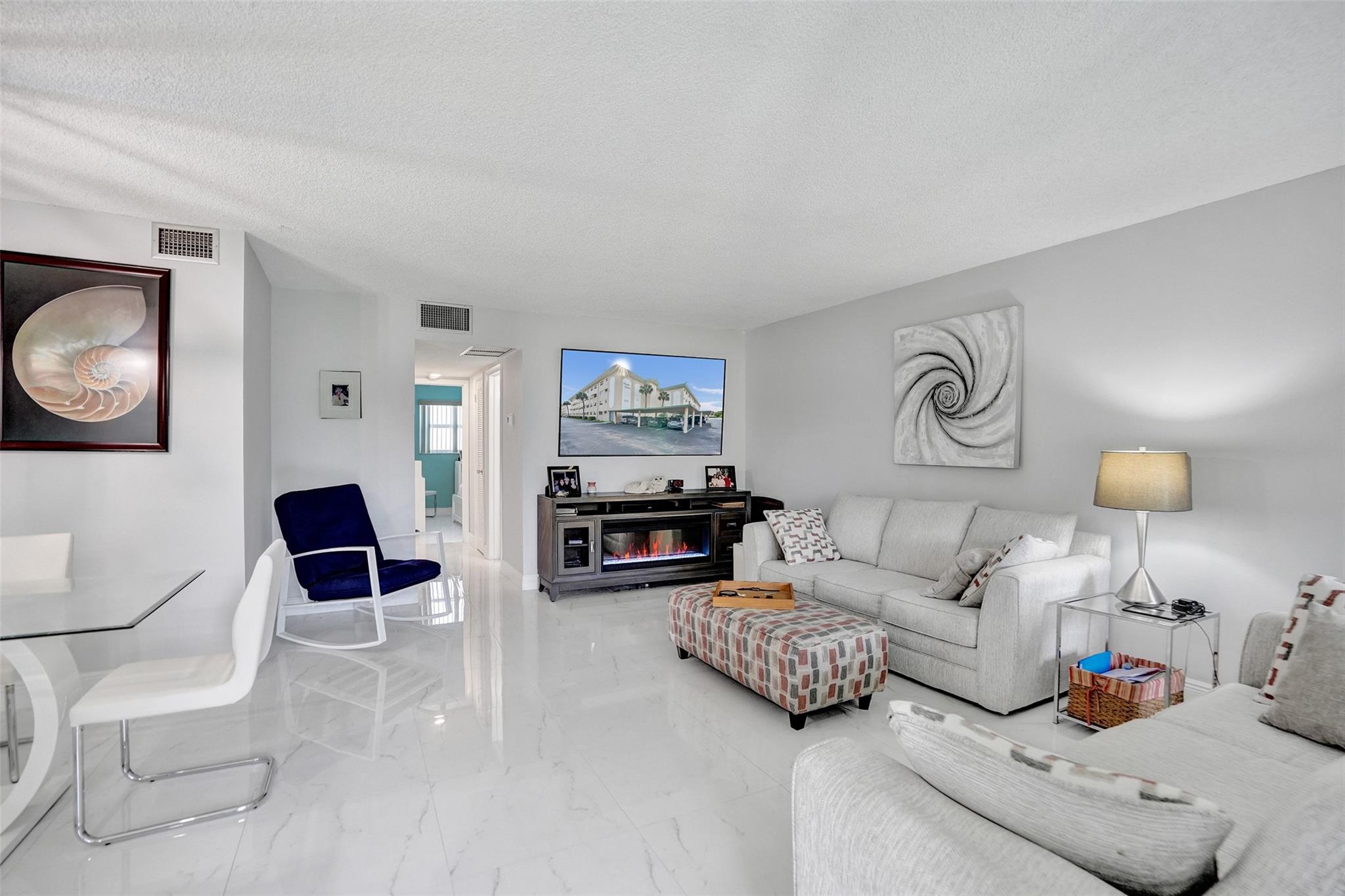 HAMPTON GARDENS - Residential