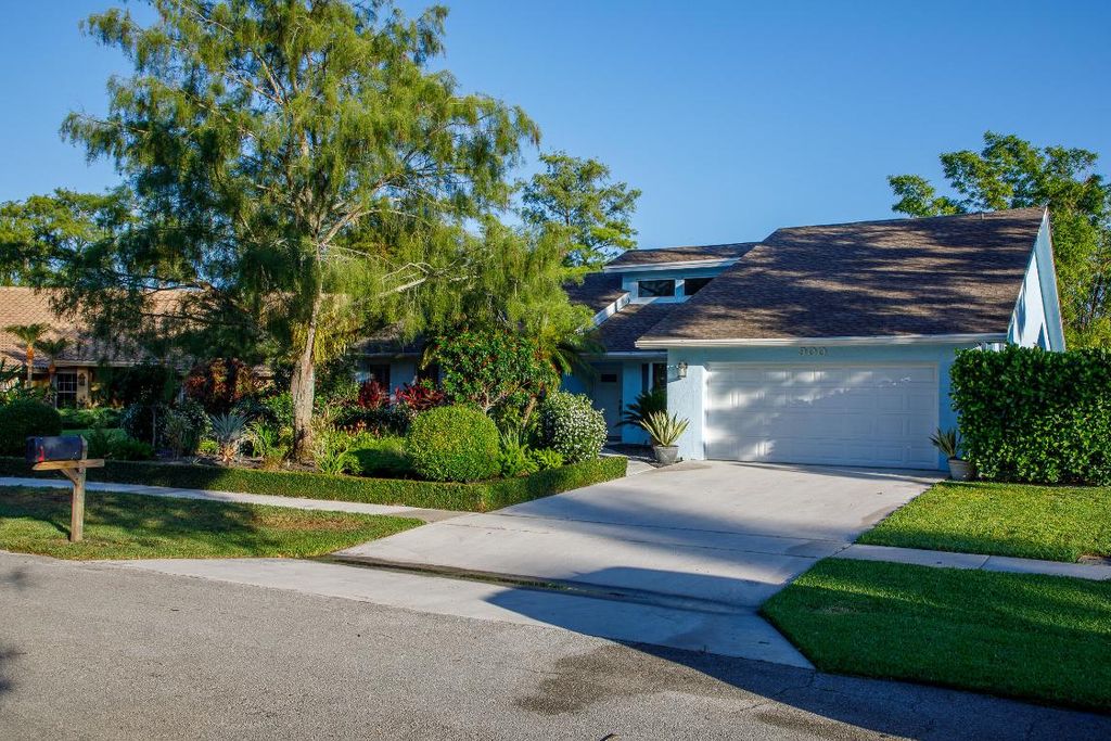 Photo of 900 Cosmos Court, Wellington, FL 33414 (MLS # R11102862)