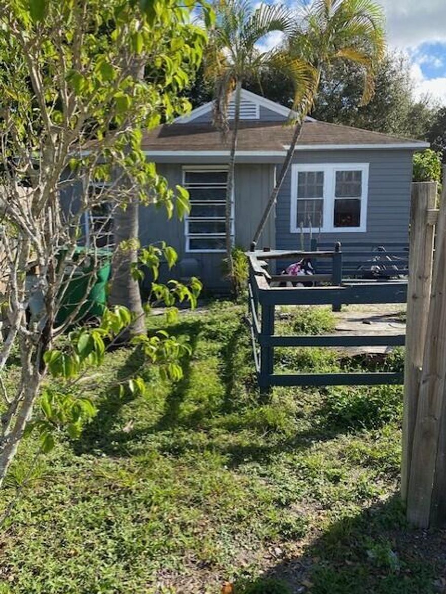 2/1 in the heart of Ft. Lauderdale.  Close to highways, shopping and restaurants.  Property does need work but has great potential.  Investor Special. Will need a 60-90 close.