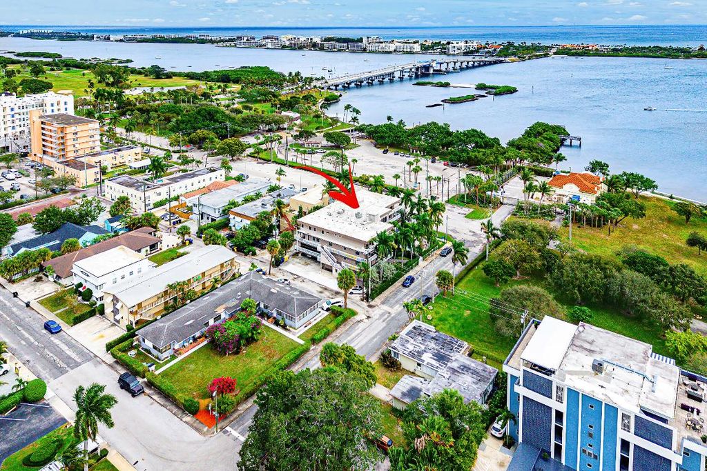 Photo of 129 S Golfview Road #4, Lake Worth Beach, FL 33460 (MLS # R11155951)