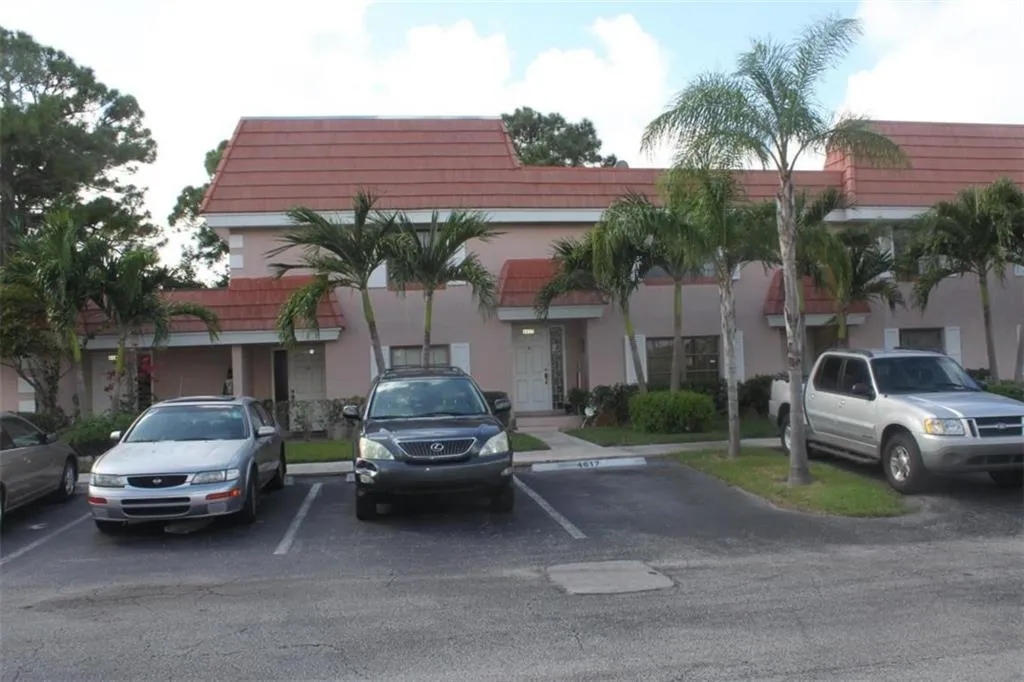 4585 NW 9th Ave Unit 4585  