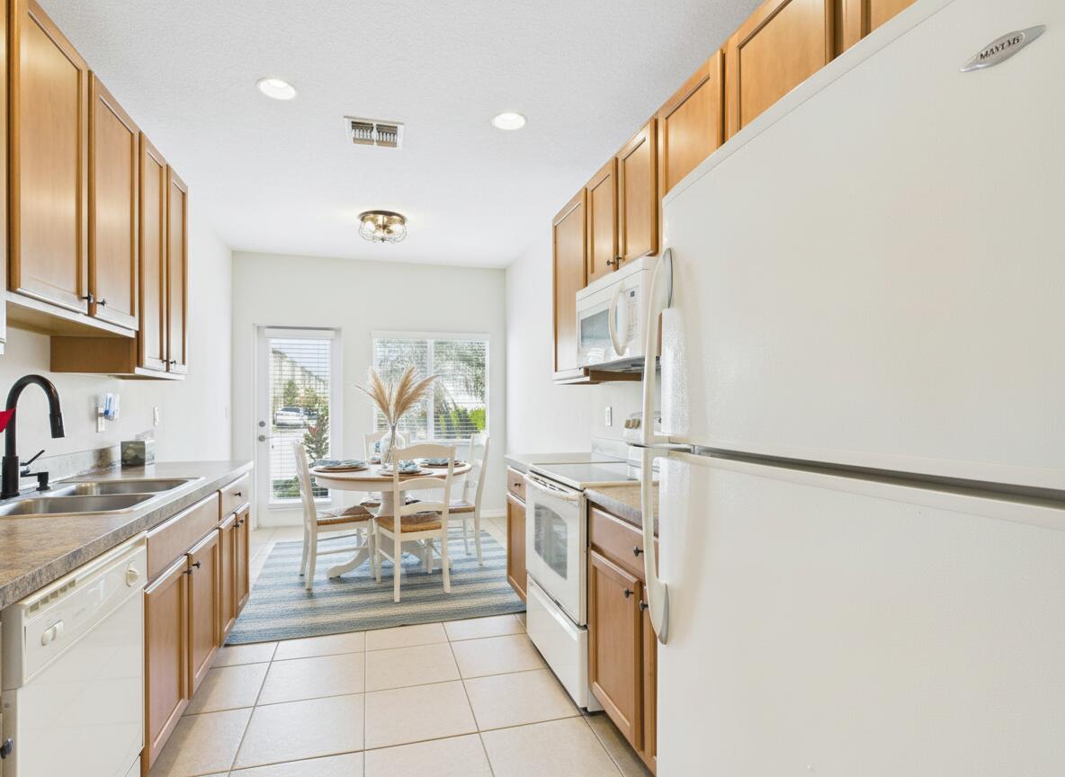 EAST LAKE VILLAGE NO 3 - Residential