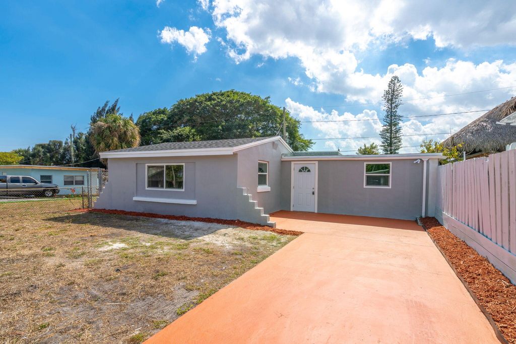 Photo of 1206 S Ridge Road, Lake Worth, FL 33462 (MLS # R11163832)