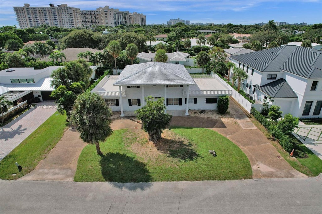 Photo of 6 Tahoe Lane, Sea Ranch Lakes, FL 33308 (MLS # F10525476)